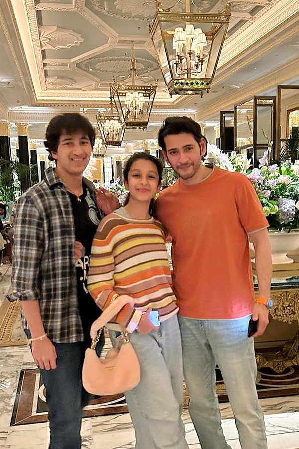 Mahesh Babu Enjoys A Vacation With Wife Namrata With Their Kids And mahesh-babu-enjoys-a-vacation-with-wife-namrata-with-their-kids-and
